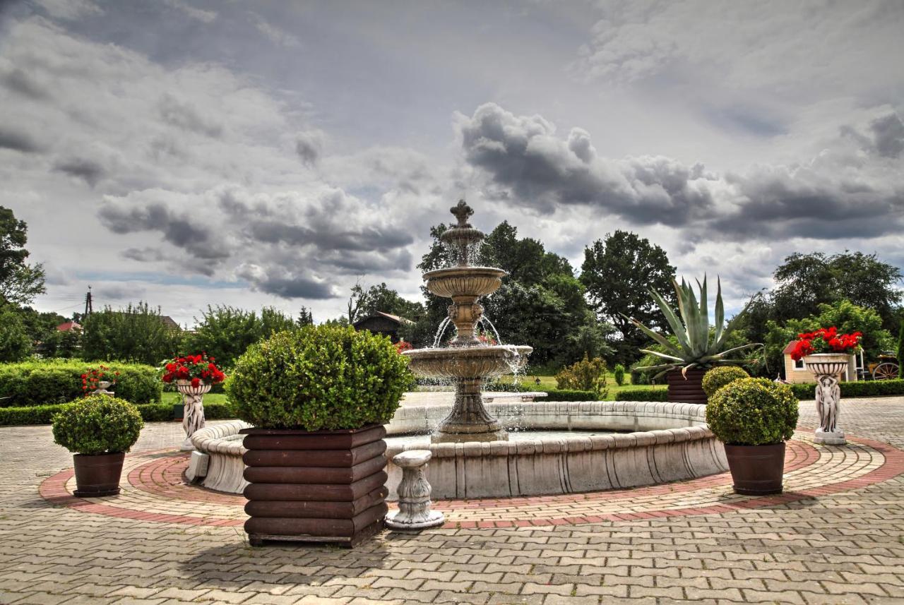 Zespol Palacowo-Parkowy Badzow Polkowice Exterior photo