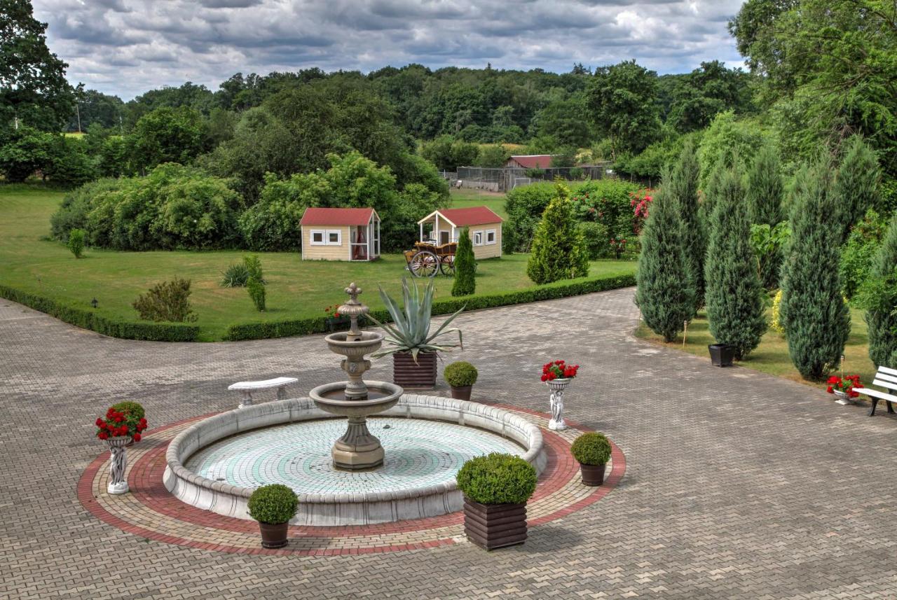 Zespol Palacowo-Parkowy Badzow Polkowice Exterior photo