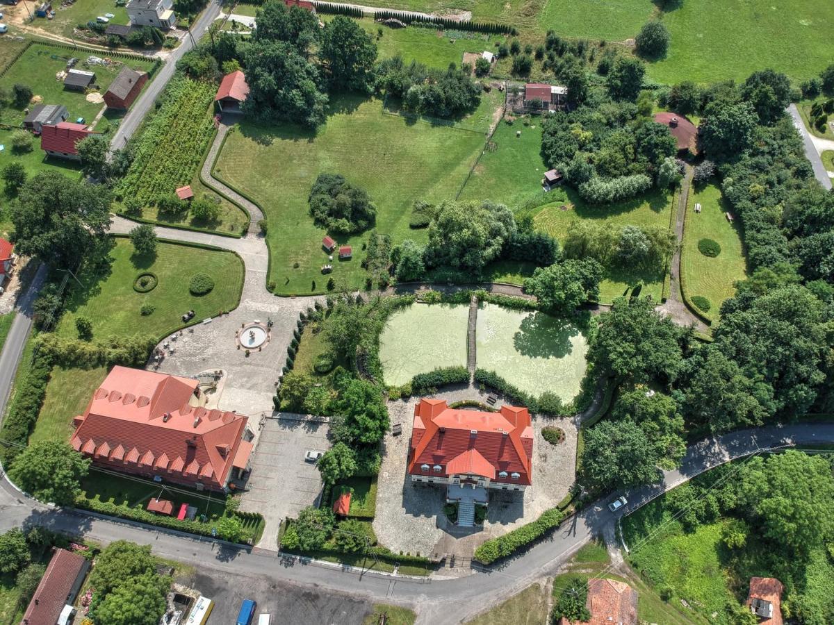 Zespol Palacowo-Parkowy Badzow Polkowice Exterior photo