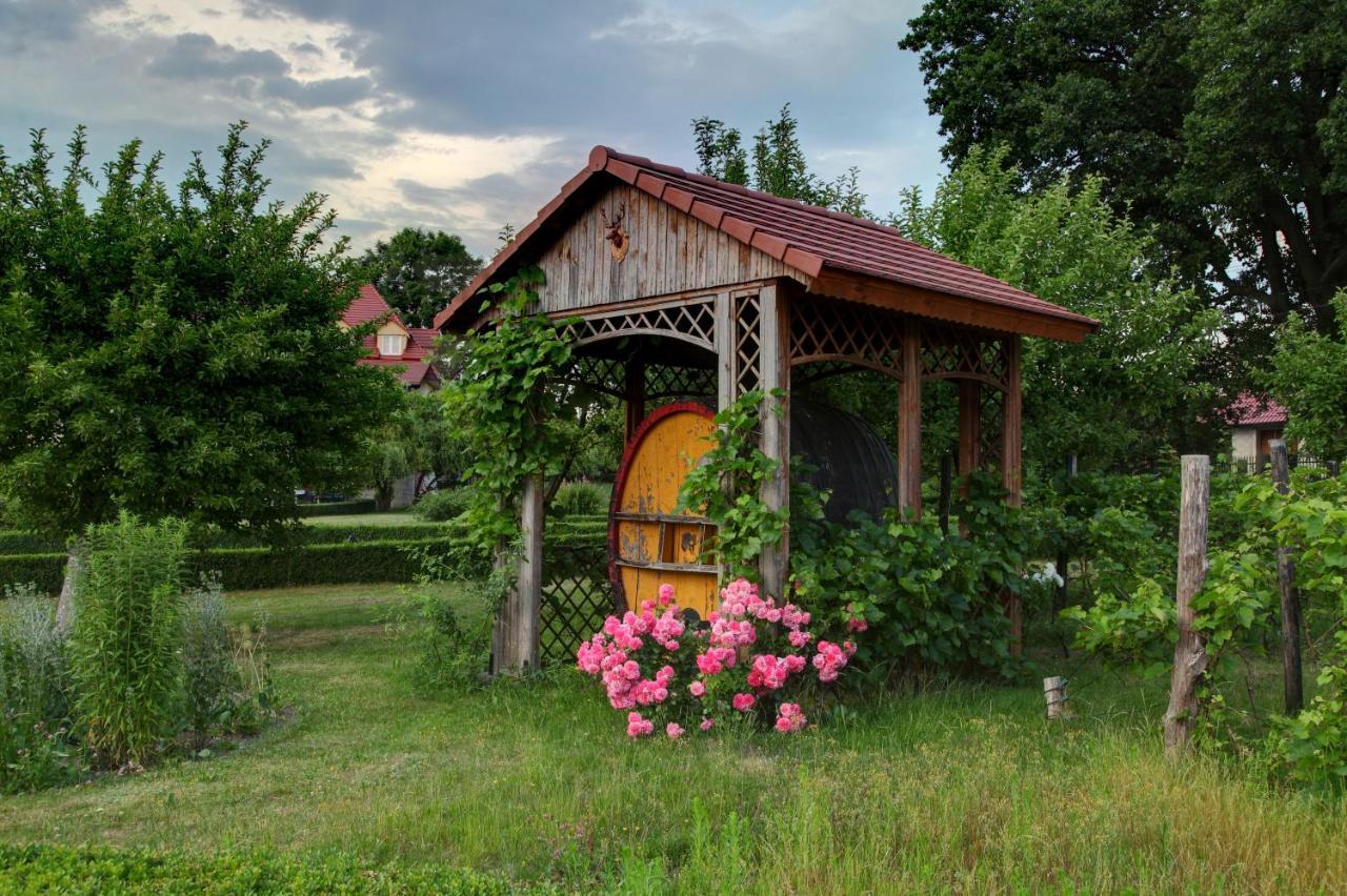 Zespol Palacowo-Parkowy Badzow Polkowice Exterior photo