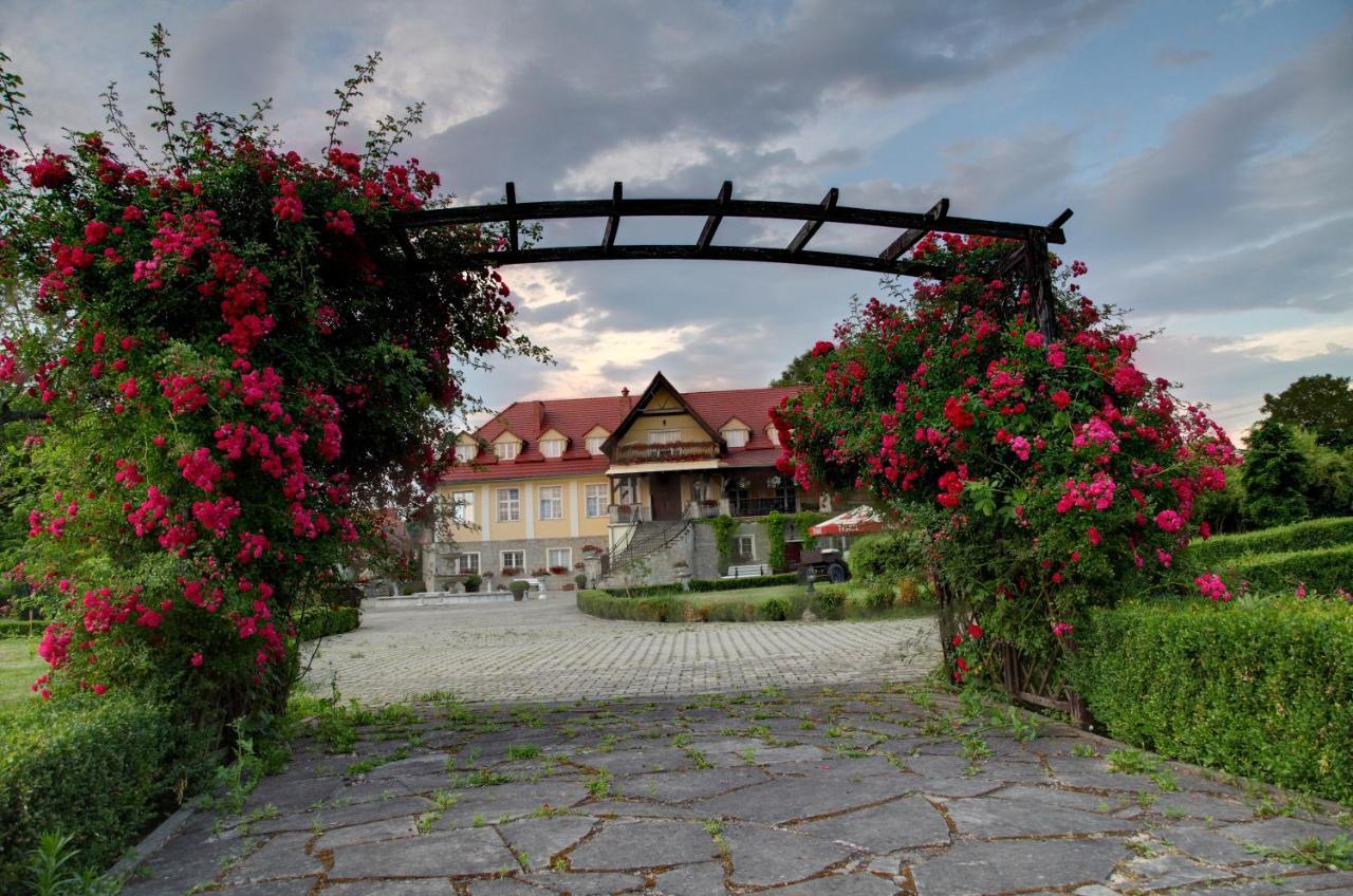 Zespol Palacowo-Parkowy Badzow Polkowice Exterior photo